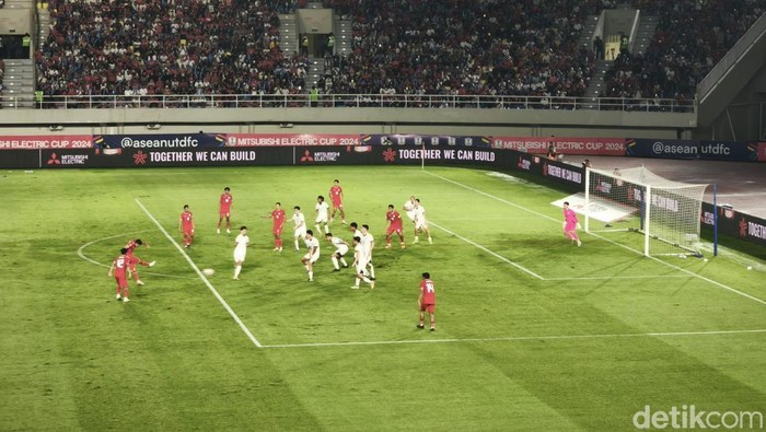 Laga Indonesia Vs Filipina pada fase grup Piala AFF, di Stadion Manahan Solo, Sabtu (21/12/2024).