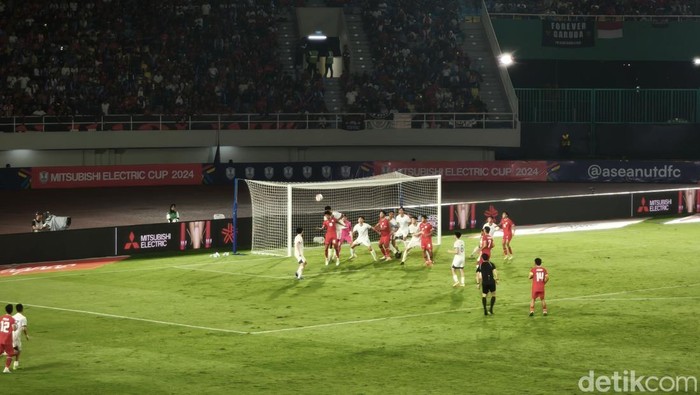 Laga Indonesia Vs Filipina pada fase grup Piala AFF, di Stadion Manahan Solo, Sabtu (21/12/2024).