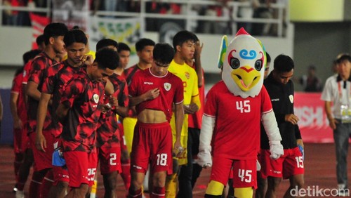 Timnas Indonesia usai gagal melangkah ke semifinal Piala AFF 2024 setelah kalah 0-1 dari Filipina di Stadion Manahan Solo, Sabtu (21/12/2024).