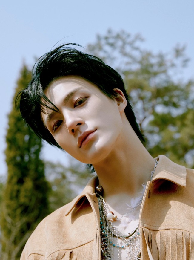 Selama ini, Jeno NCT dinilai memiliki wajah tampan yang mirip dengan seniornya di SM Entertainment, Donghae Super Junior. Foto: dok. YouTube Na Doc 나닥, dok. SM Entertainment