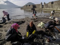 Aksi Bersih-bersih Sampah di Benteng Kalamata Ternate