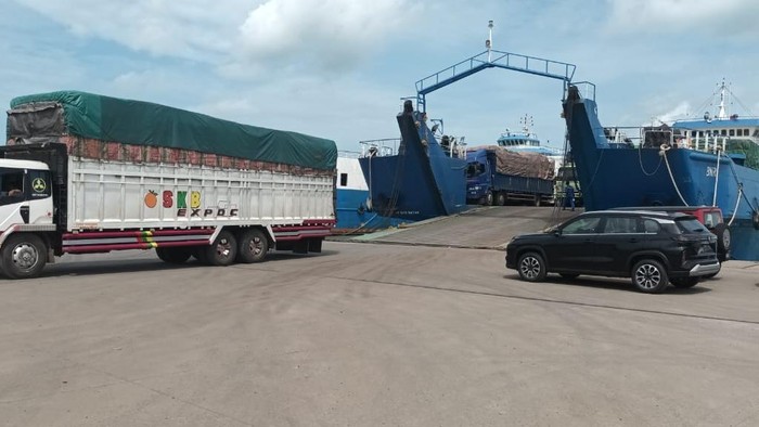 Aktivitas Angkutan Pelabuhan