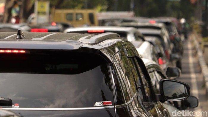 Arus lalu lintas di Jalan Dago Bandung saat libur Nataru.