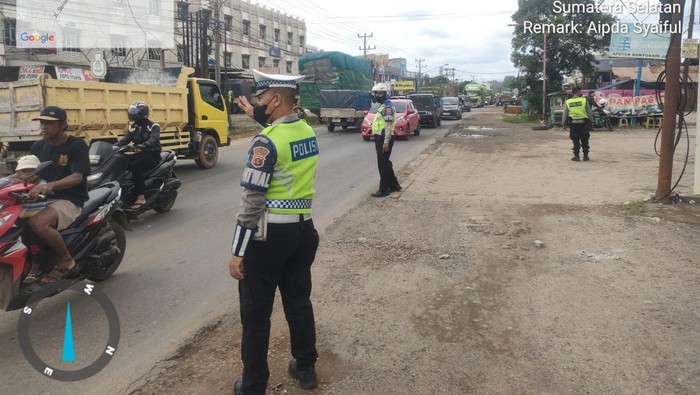 Arus lalu lintas di Jalinsum Banyuasin ramai lancar.