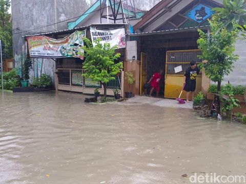 Banjir di Kampung Sambirejo, Banjarsari, Kota Solo, Minggu (22/12/2024).
