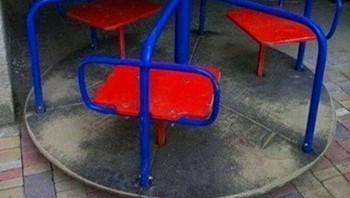 Bisa muter sih alatnya. Tapi kalau ada anak-anak yang mau mainin gimana? Foto: (Bored Panda).