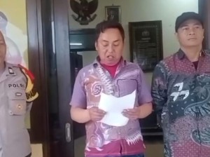 Joki Getok Harga ke Wisatawan Puncak Minta Maaf-Menangis di Polsek