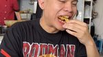 Cellos Tantang YouTuber Makan Bakmi Pedas di Kedai Miliknya