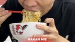 Cellos Tantang YouTuber Makan Bakmi Pedas di Kedai Miliknya