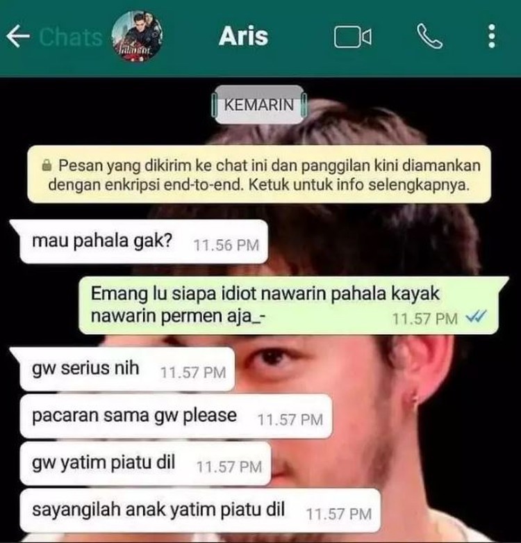 Ada saja kelakuan orang-orang yang bikin geleng-geleng kepala. Contohnya seperti chat absurd ngajak selingkuh dan pacaran berikut ini.