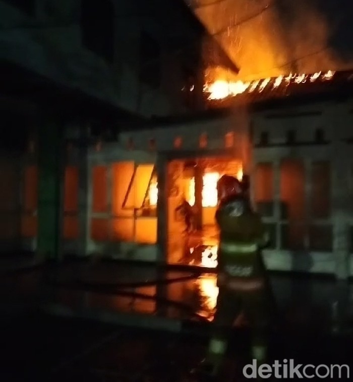 Dinas Kearsipan dan perpustakaan Bojonegoro terbakar