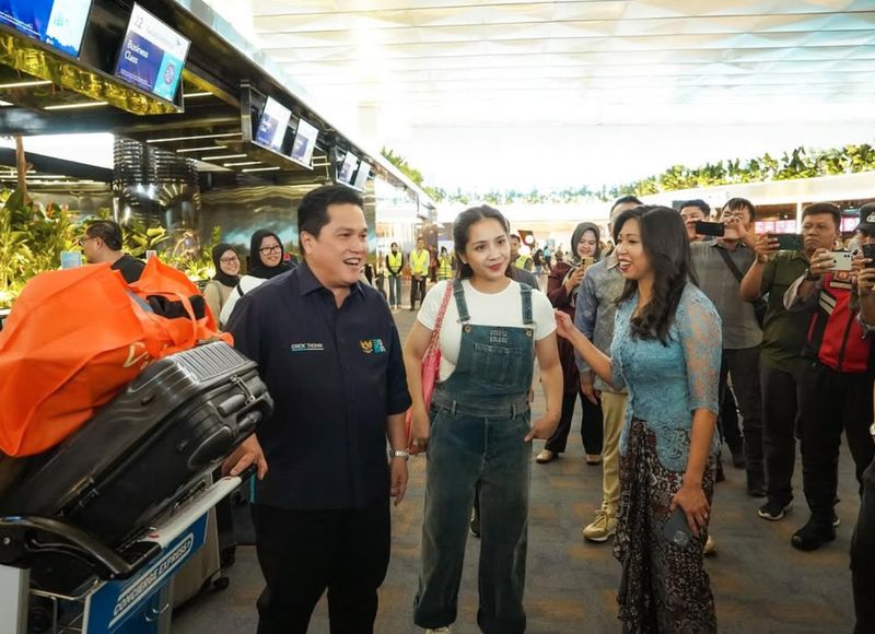 Gaya Nagita Slavina Dampingi Raffi Ahmad Gaya Nagita Slavina Dampingi Raffi Ahmad