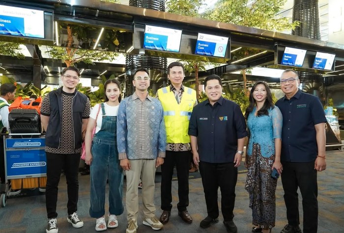 Gaya Nagita Slavina Dampingi Raffi Ahmad