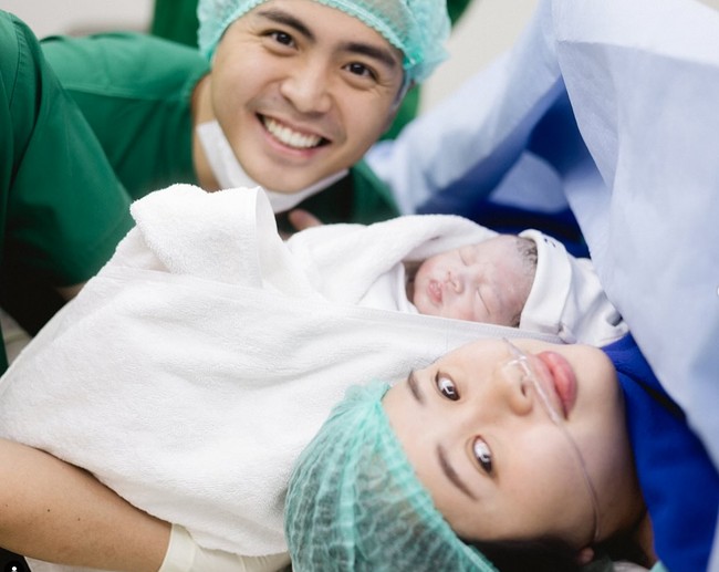 Sebelumnya Gritte memang sudah memamerkan perubahan tubuhnya yang menjadi bengkak jelang lahiran. Kini putri pertamanya itu sudah terlahir dan Gritte serta suaminya telah resmi menjadi orangtua baru. Foto: Instagram/@gritteagathaa