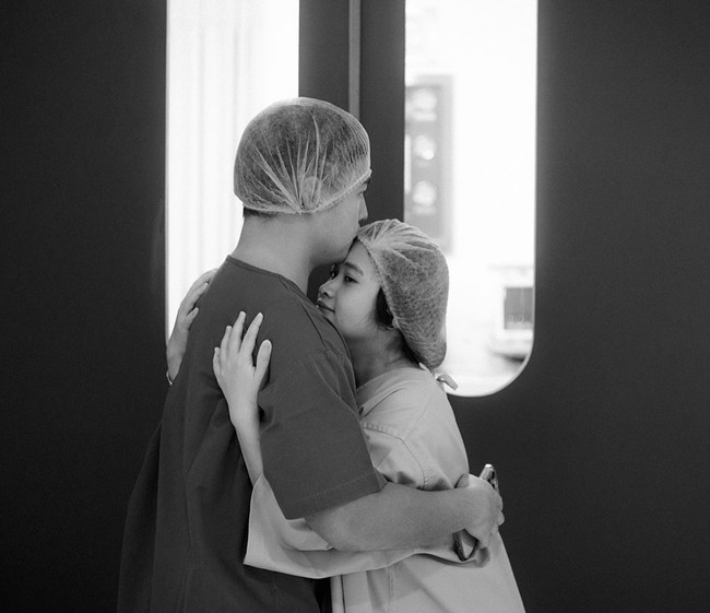 Tepat pada Minggu (22/12/24) Gritte Agatha membagikan kabar bahagia kelahiran anak pertamanya. Kabar tersebut dibagikan bersama dengan foto-foto persalinannya ke akun Instagram. Foto: Instagram/@gritteagathaa