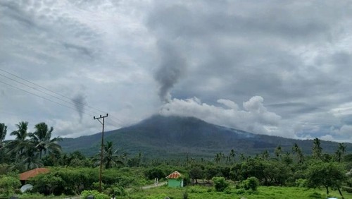 Gunung Lewotobi Laki-laki di Flores Timur, Nusa Tenggara Timur meletus lagi pagi ini, Minggu (22/12/2024), pukul 09:14 Wita. (PVMBG)