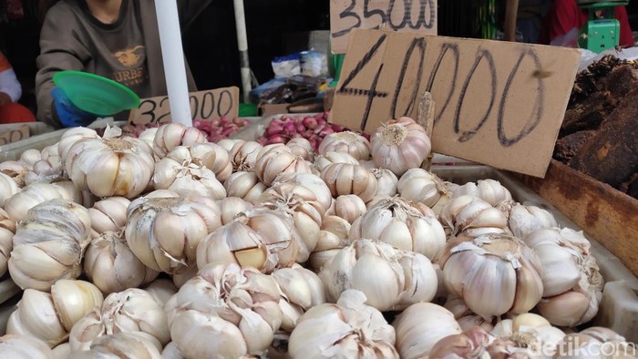 Harga bawang putih mulai naik jelang Nataru.