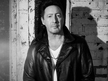 Putra John Lennon Diserang Kanker Kulit, Kondisinya Meresahkan