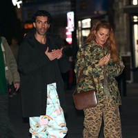 Sebagai tanggapan, Baldoni membantah tuduhan tersebut dan melayangkan gugatan balik kepada Blake dan Ryan atas pencemaran nama baik, pemerasan sipil, dan tuduhan lainnya. Sidang perdana kasus ini dijadwalkan berlangsung pada Maret 2026. Foto: Jose Perez/Bauer-Griffin/GC Images