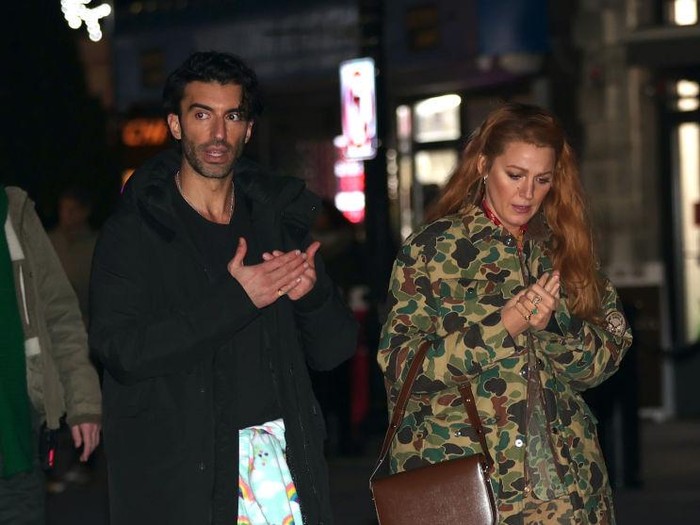 JERSEY CITY, NJ - JANUARY 12: Justin Baldoni and Blake Lively are seen on the set of It Ends with Us on January 12, 2024 in Jersey City, New Jersey.  (Photo by Jose Perez/Bauer-Griffin/GC Images)