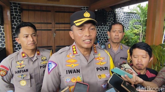 Kapolresta Solo Kombes Iwan Saktiadi ditemui di sela peninjauan Gereja Katolik Santo Petrus, Jalan Slamet Riyadi, Purwosari, Solo, Minggu (22/12/2024).