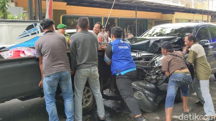 Kecelakaan beruntun di ruas jalan nasional Trenggalek-Tulungagung
