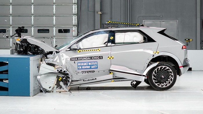 KIA EV9 dan Hyundai IONIQ 5 masuk dalam daftar mobil teraman di dunia 2024 menurut IIHS