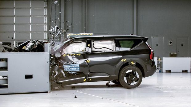 KIA EV9 dan Hyundai IONIQ 5 masuk dalam daftar mobil teraman di dunia 2024 menurut IIHS
