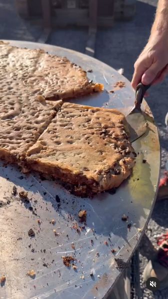 kue chocolate chip anti mainstream, adonannya dibuat pakai mikser semen