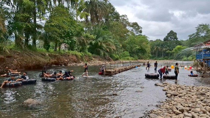 Melihat objek wisata Sungai Kasie Lubuklinggau dipadati wisatawan