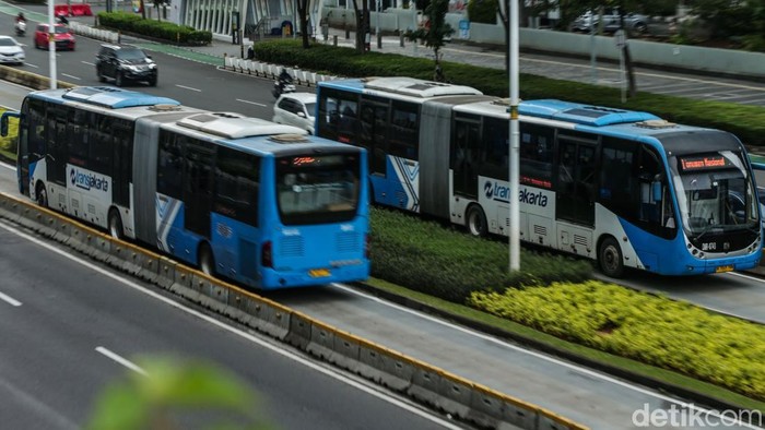 Imbas Banjir, Perjalanan TransJ-Mikrotrans Tersendat hingga Rute Dialihkan