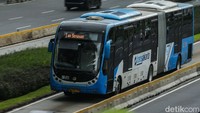 Pemerintah melalui Dishub Jakarta berencana menaikkan tarif TransJakarta karena ongkos angkutan umum tersebut tak pernah naik selama 17 tahun, yakni Rp 3.500.