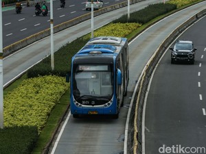 Warga Tak Masalah Tarif Transjakarta Naik Tahun Depan, Harap Bus Ditambah