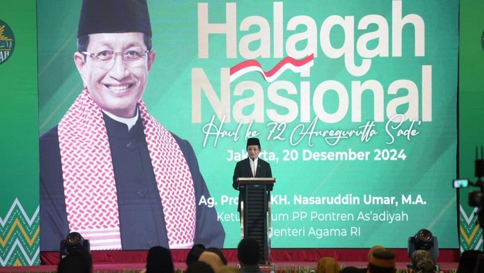 Menteri Agama Nasaruddin Umar saat menghadiri Halaqah Nasional As’adiyah dan Haul ke-72 AG KH Muhammad As’ad di Jakarta,  Jumat (20/12) malam.