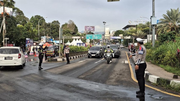 One way di Jalur Puncak, Bogor, berakhir (Sholihin/detikcom)
