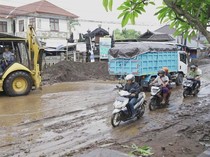 Tanpa Anggaran Sewa Alat Berat, Penanganan Longsor di Karangasem Terbatas