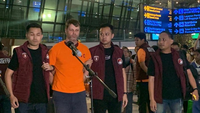 Polri tangkap WN Ukrainan pengendali lab narkoba di Bali. Pelaku ditangkap di Thailand saat akan kabur ke Dubai (Ondang/detikcom)