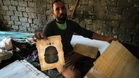 Setelah pipih dan menjadi kertas, barulah bisa dilukis dan digunakan. Salah satu lukisan Firaun Ramses setelah dijemur di bawah sinar matahari.  