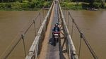 Potret Jembatan Gantung untuk Pangkas Waktu di Konawe