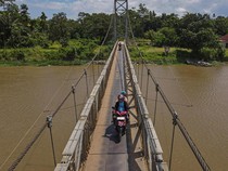 Potret Jembatan Gantung untuk Pangkas Waktu di Konawe