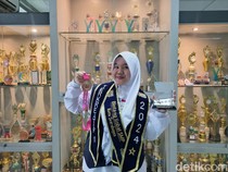 Dongeng Pakai Ukulele Antarkan Siswi SMP Surabaya Raih Juara Nasional
