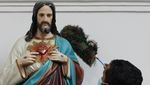 Sambut Natal 2024, Umat Kristiani Kerja Bakti Bersihkan Gereja