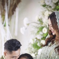 Baby bump di perut Siti Badriah yang sudah mulai terlihat juga tak kalah jadi sorotan. Diketahui saat ini usia kandungan Siti Badriah sudah memasuki trimester dua. Foto: Instagram/@sitibadriah