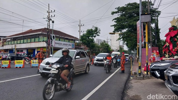 Suasana lalu lintas di Kota Batu mulai dipadati wisatawan