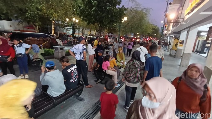 Suasana Malioboro Jogja saat musim libur Natal-Tahun Baru, Minggu (22/12/2024).