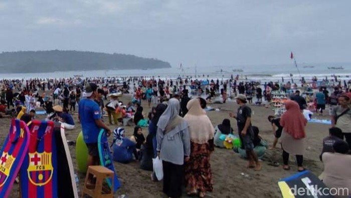 Suasana Pantai Pangandaran