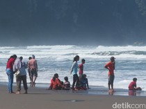 Sultan HB X: Turis Tak Boleh Mandi di Pantai Parangtritis