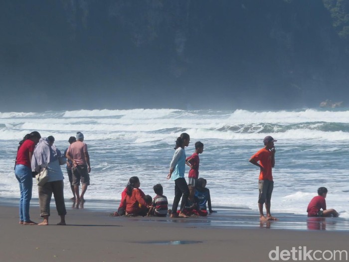 Suasana Pantai Parangtritis Bantul. Foto diunggah Minggu (22/12/2024).