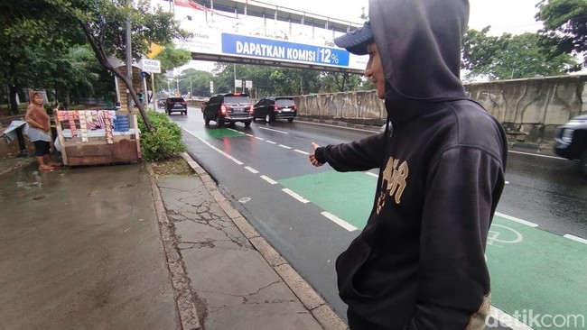 Kondisi Mengenaskan Pria Diduga Korban Tabrak Lari di Depan Pemakaman