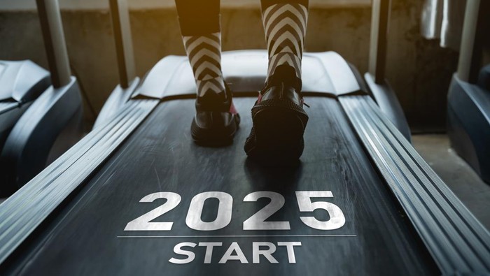 Happy new year 2025,2025 symbolizes the start of the new year. Close up of feet, sportswoman runner running on treadmill in fitness club. Cardio workout. Healthy lifestyle, guy training in gym.